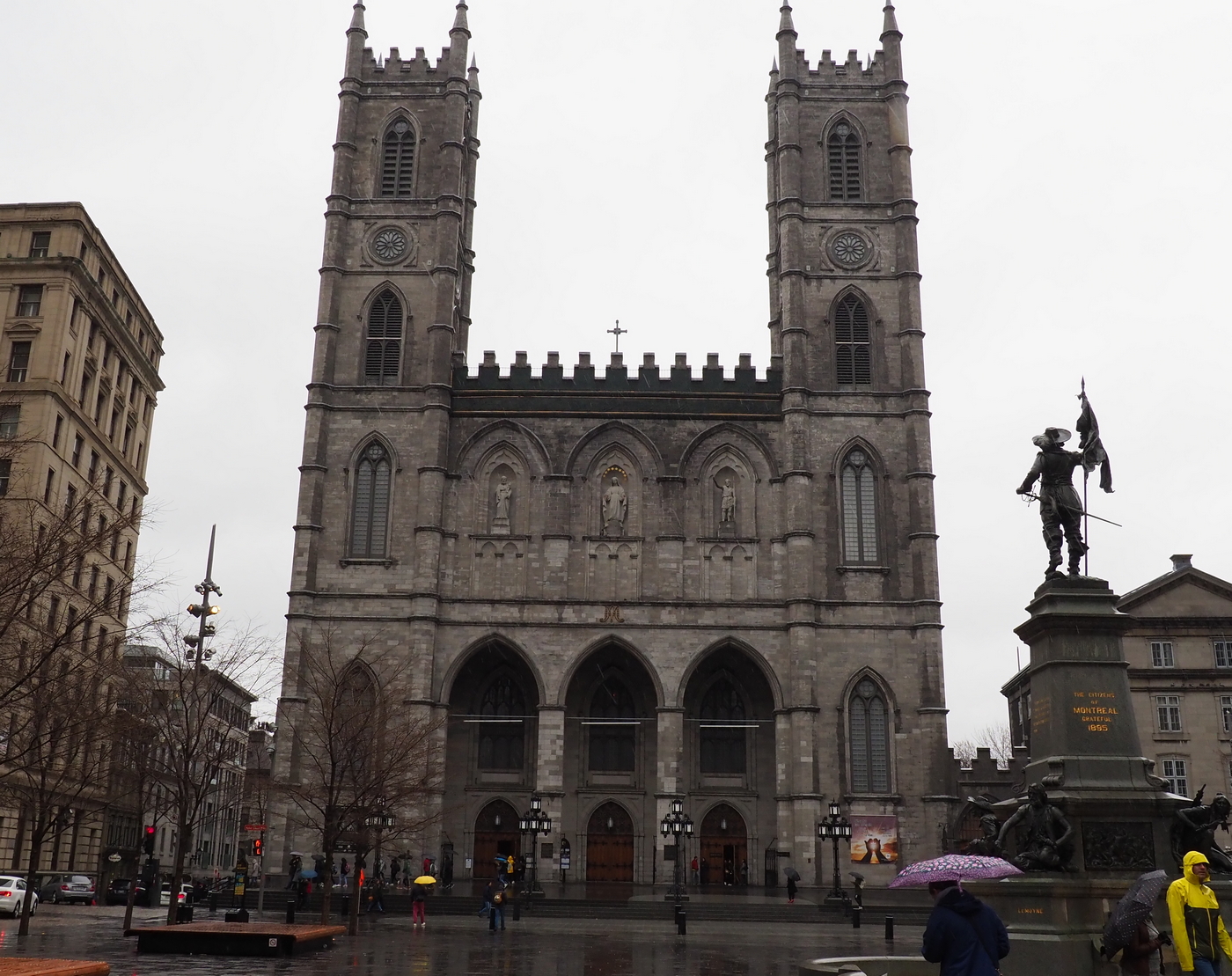 Basilika Notre-Dame De Montreal von aussen