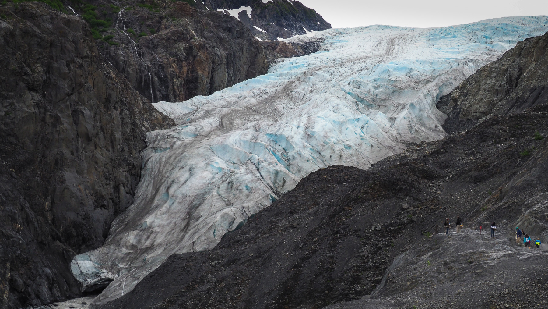man kann sehr nahe an den Gletscher heranlaufen