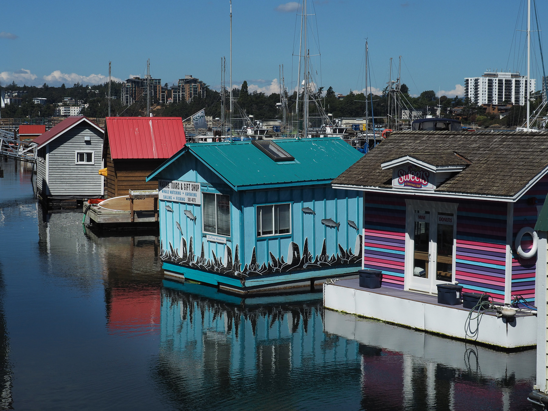 farbenfrohe Hausboote in Fisherman's Warf