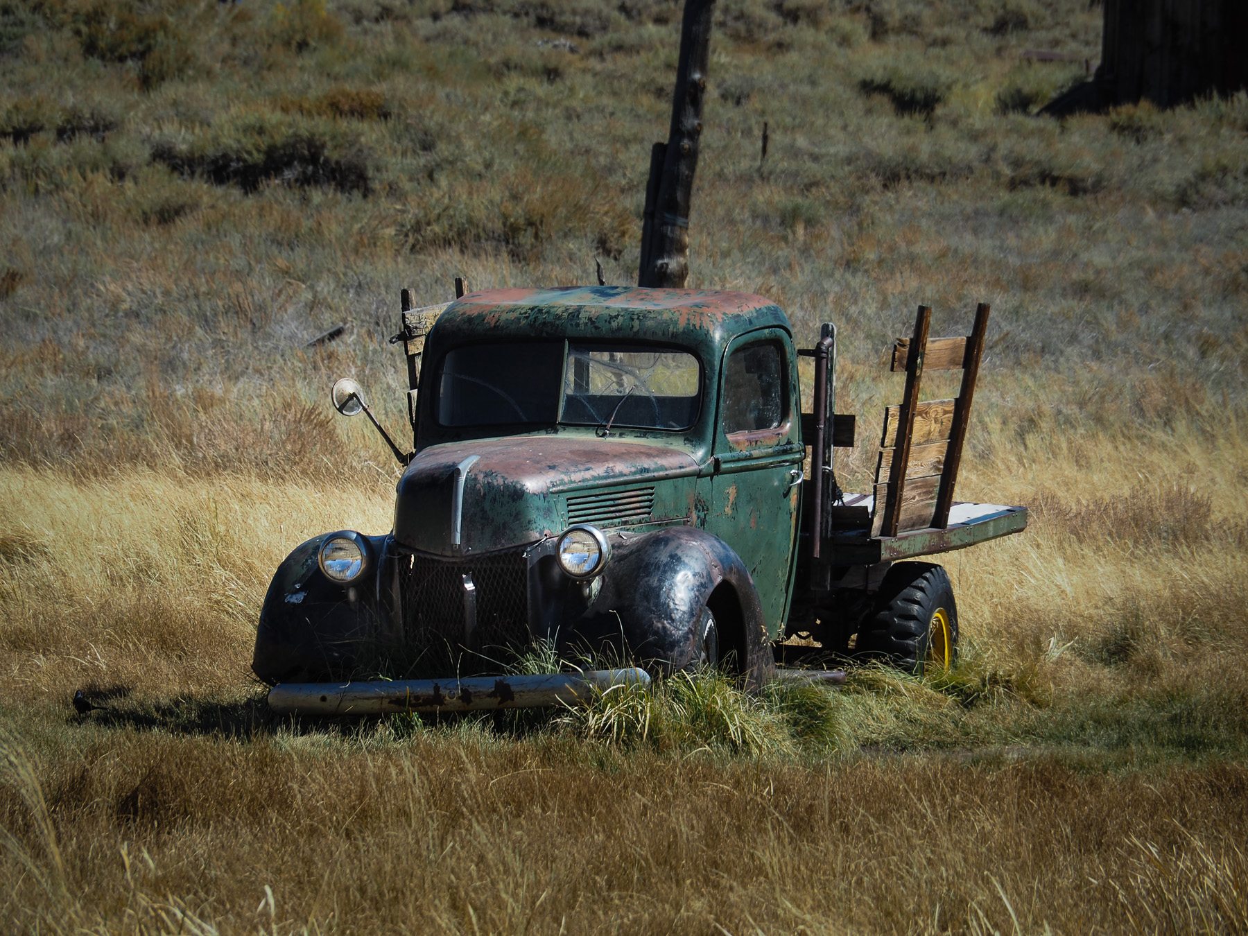 Verlassener Truck in der Sierra Nevada