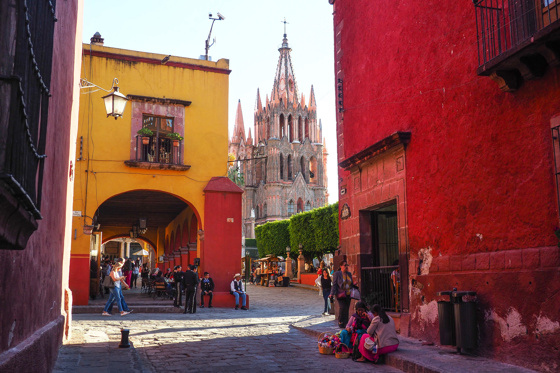 San Miguel de Allende:  in warmen Gelb- und Rottönen