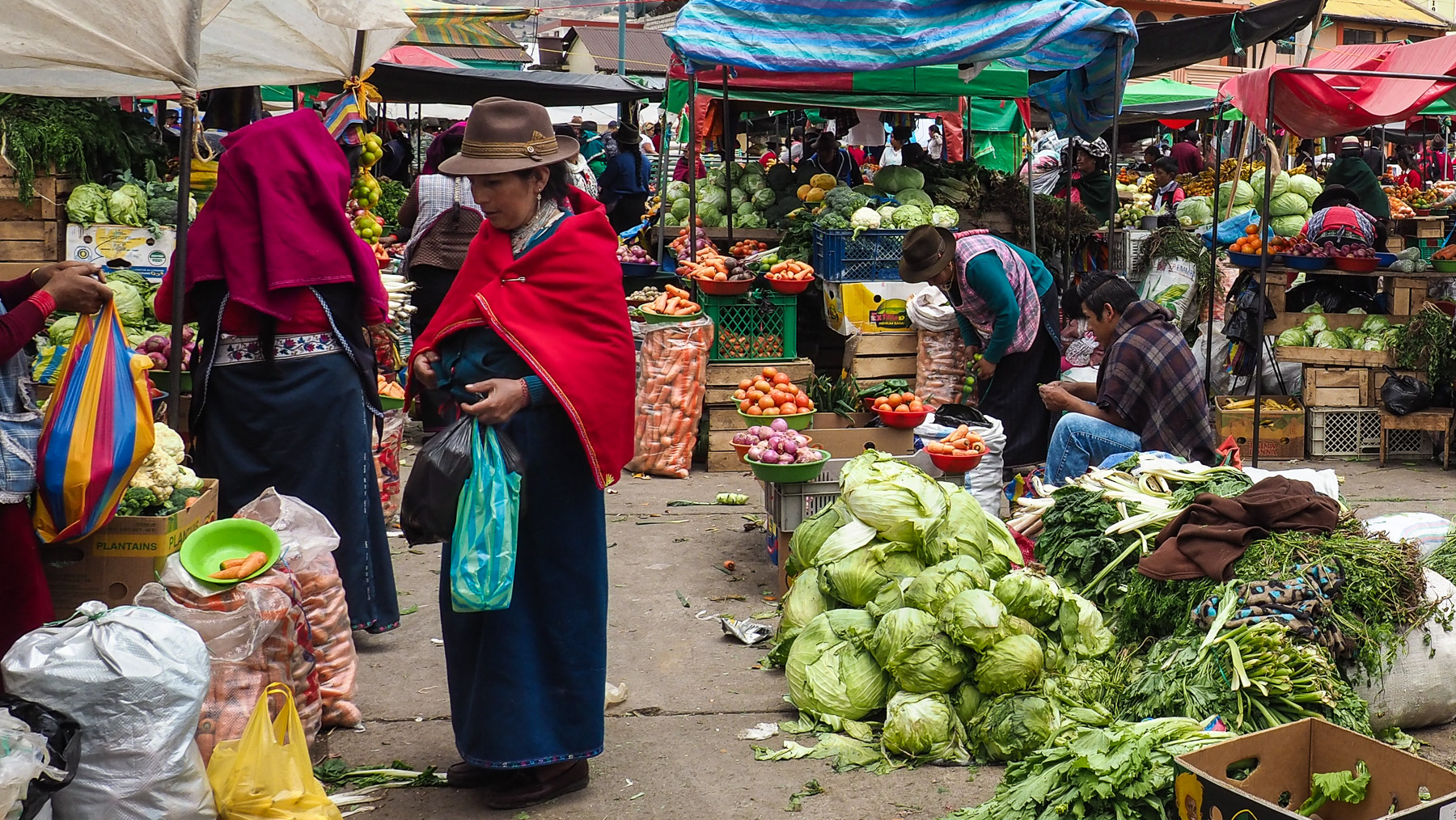 Farbenprächtiger Markt in Guamote