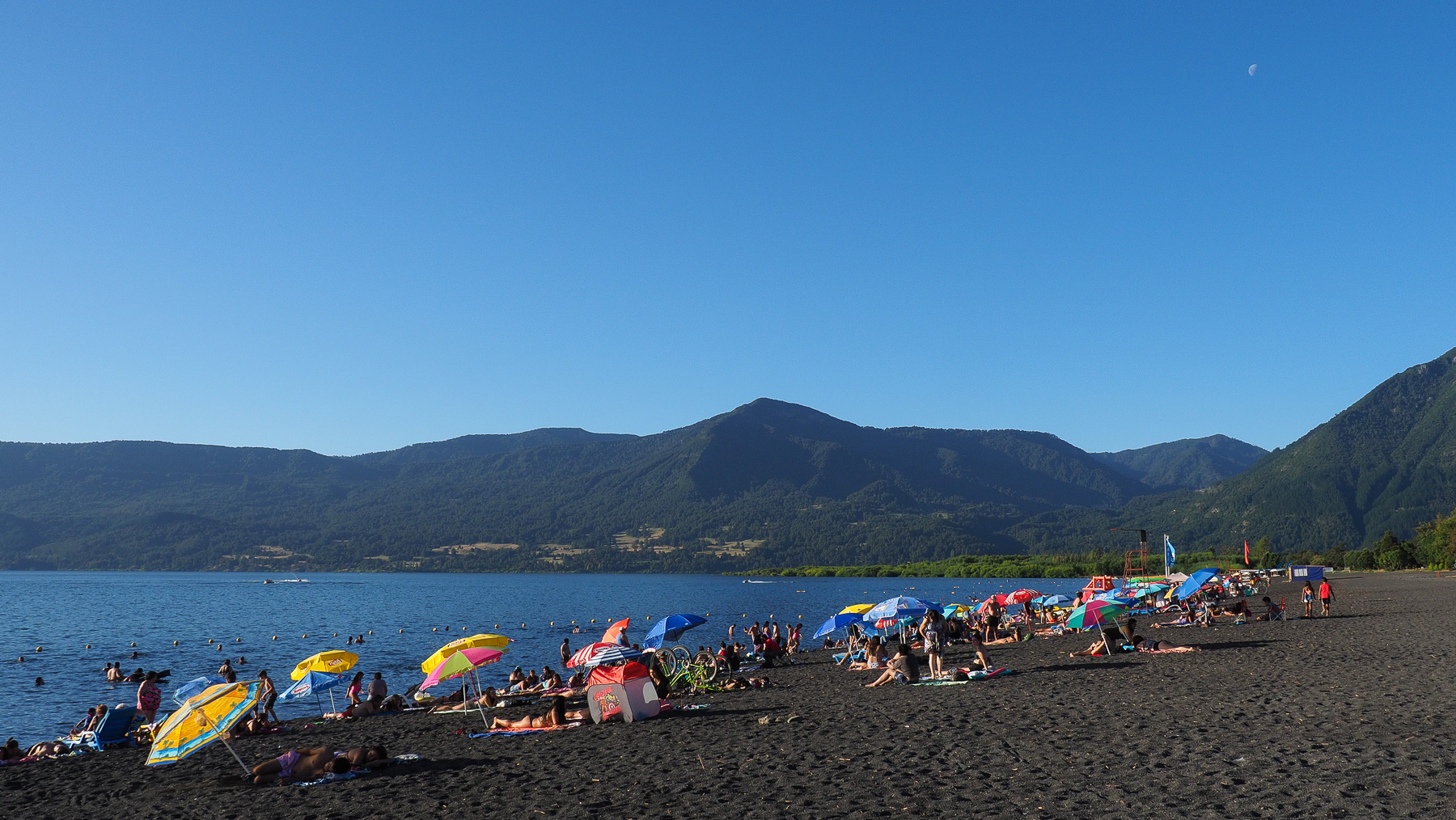 Am Strand von Pucon am Lago Villarica